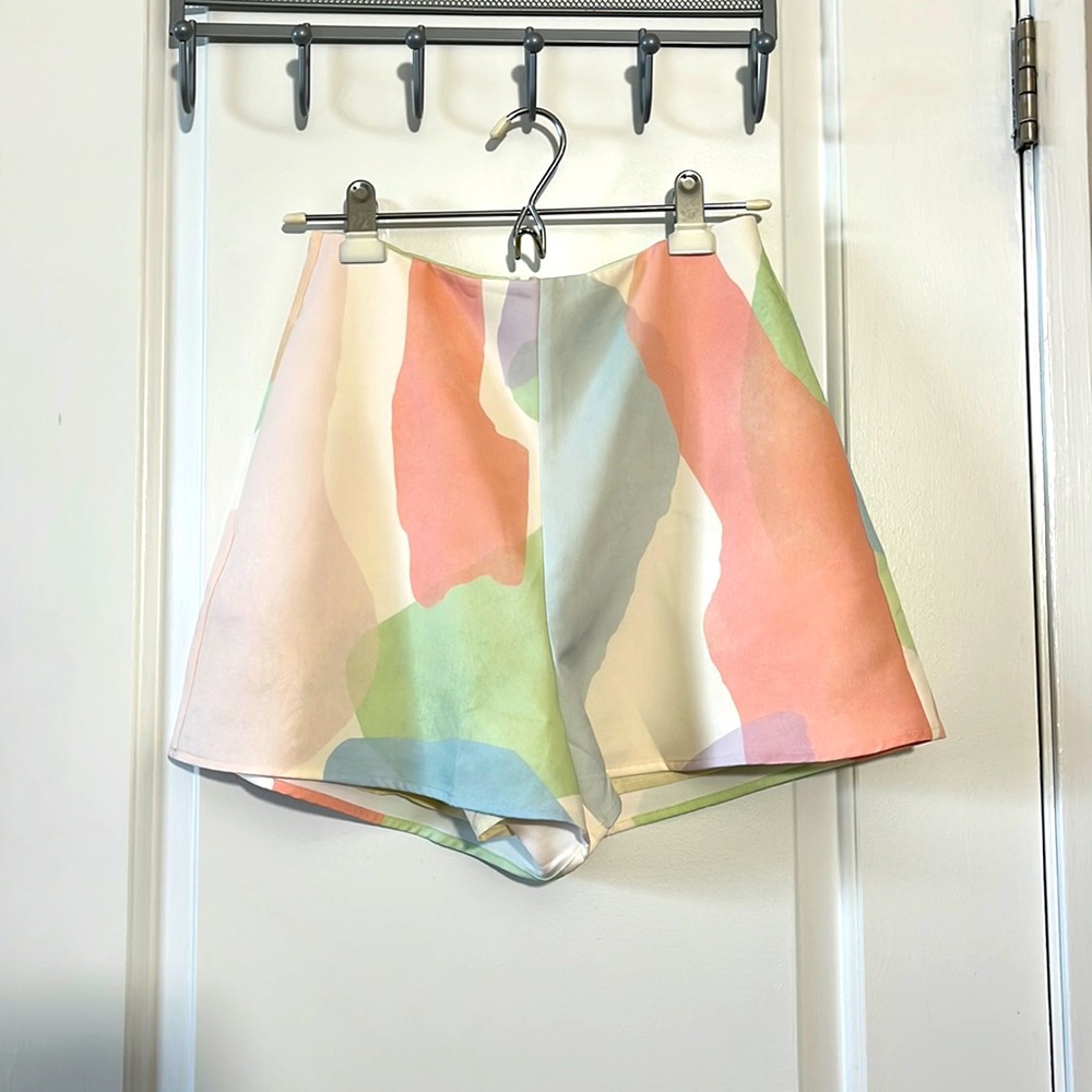 Colorful patterned shorts with pockets!